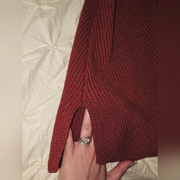 Sleeveless Knit Crew Neck Sweater - Picture 4 of 5